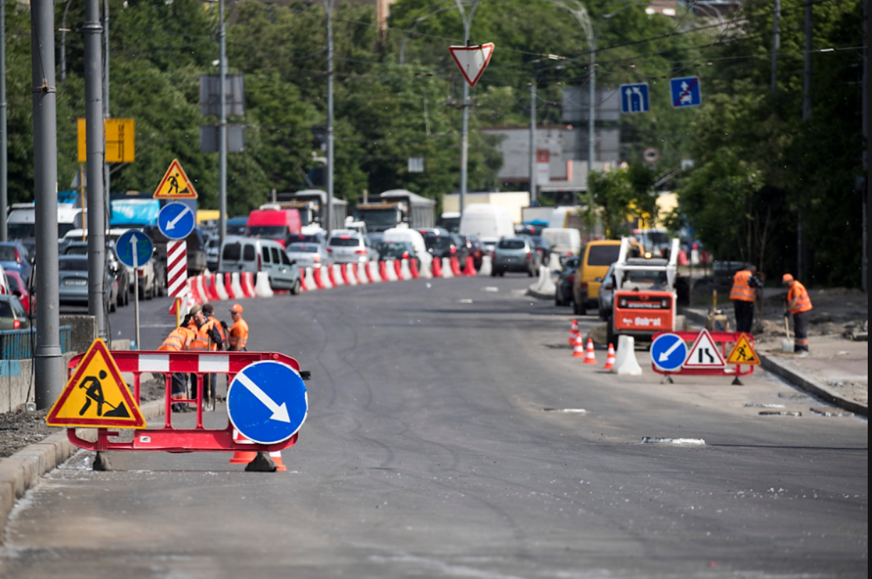 Кличко пообіцяв відремонтувати за літо максимальну кількість доріг