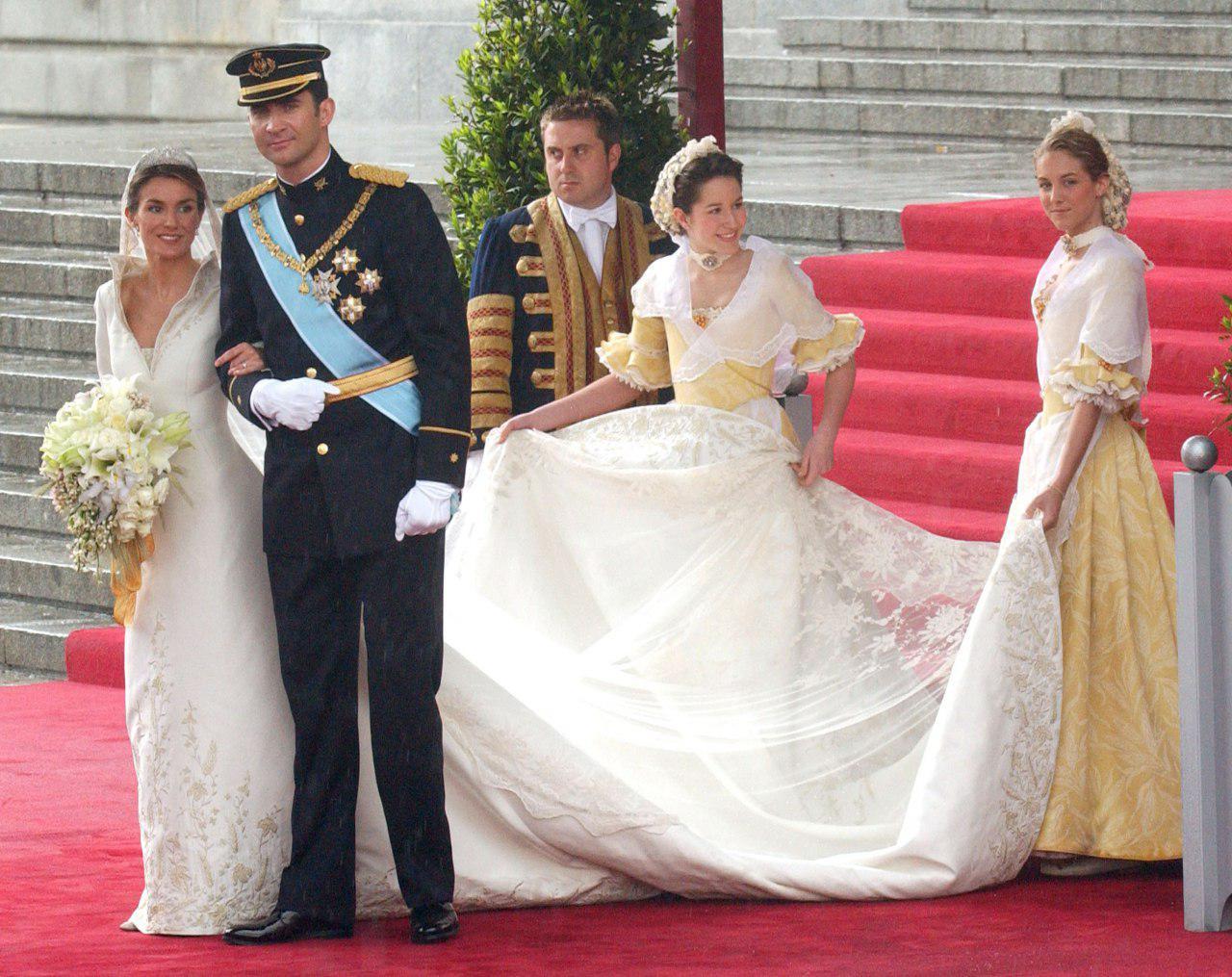 Королівські весілля: 8 розкішних нарядів