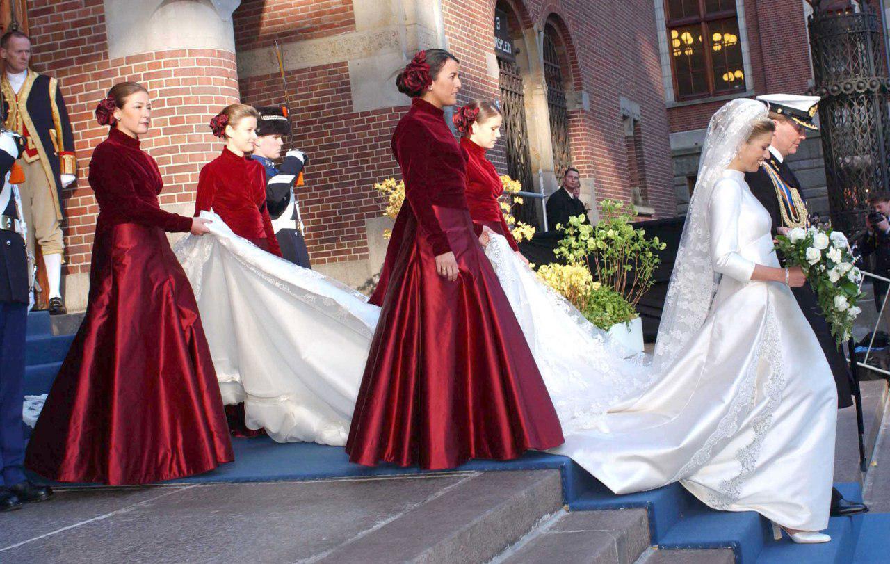 Королевские свадьбы: 8 роскошных нарядов