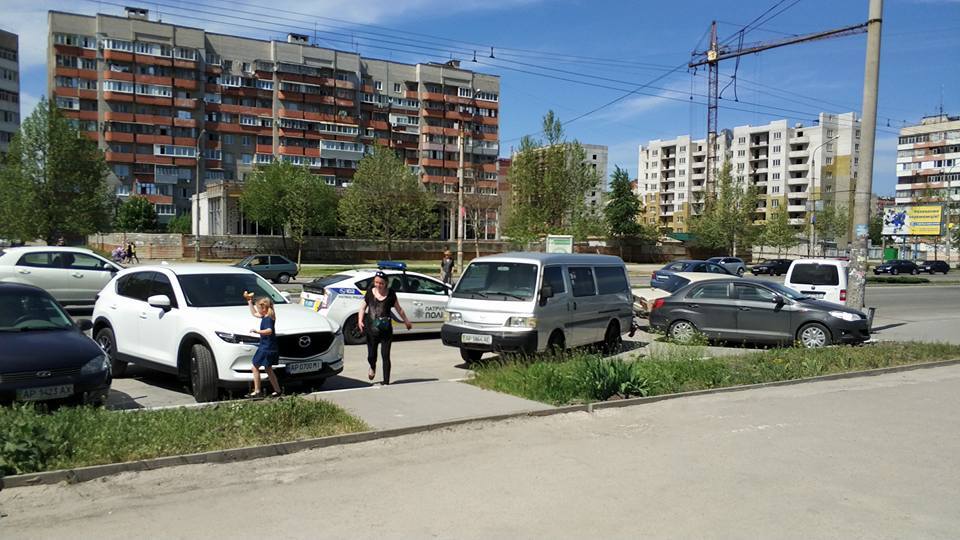 Пьяная женщина на ВАЗе устроила тройное ДТП в Запорожье (ФОТО)