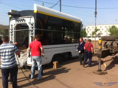 С кондиционером и Wi-Fi: в Киеве испытали новый трамвай 