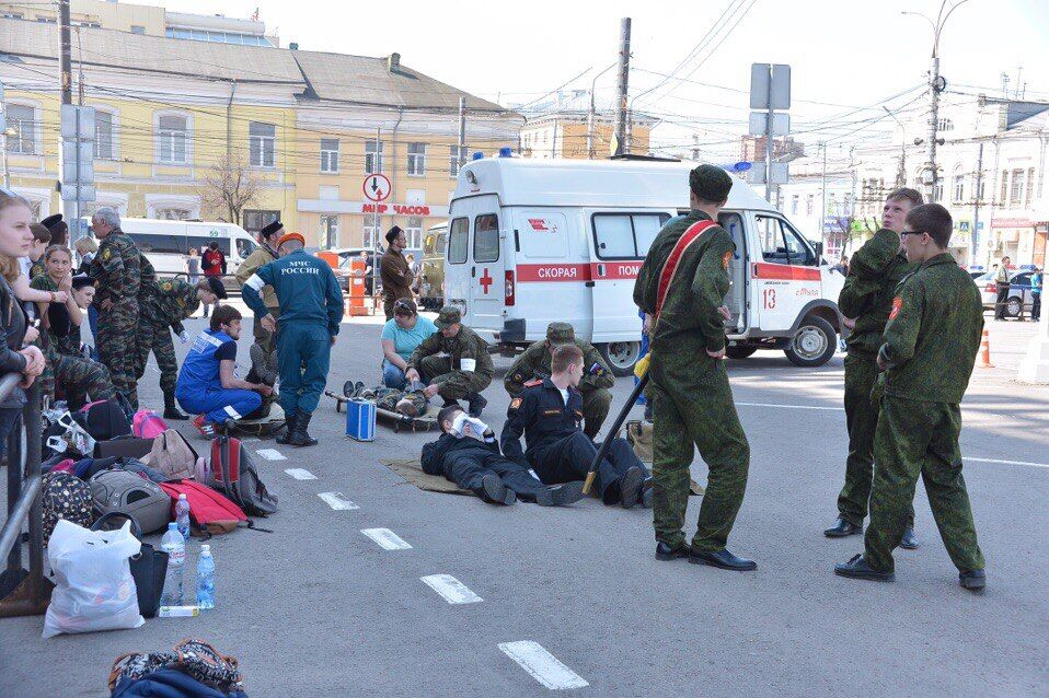 "Бабы еще нарожают": в России репетиция парада "вырубила" 40 кадетов