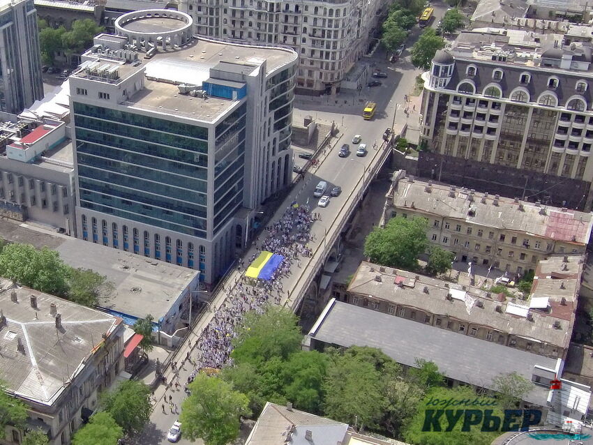 Мегамарш вишиванок в Одесі зняли з висоти: вражаюче відео