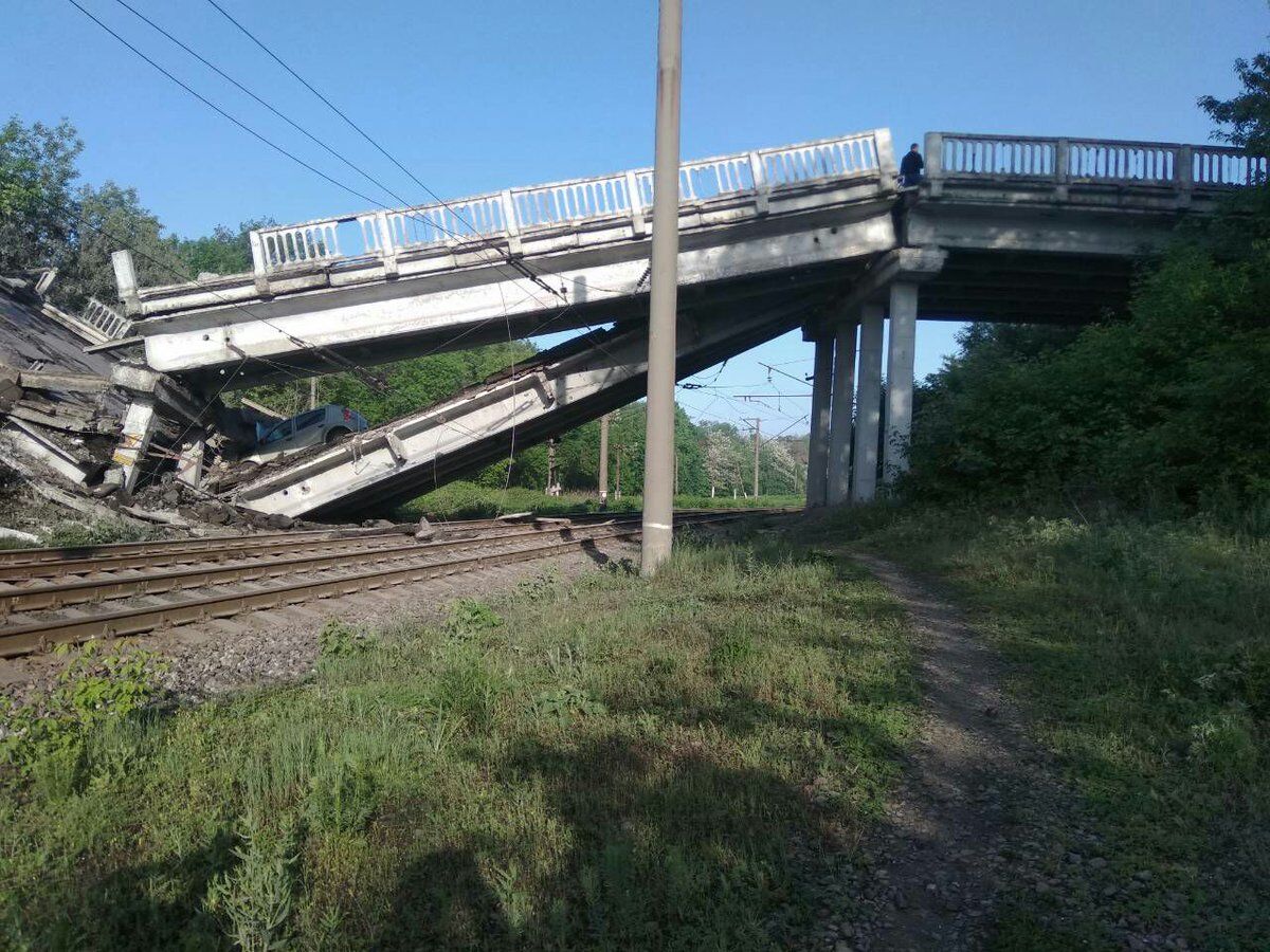"Взрыва могло и не быть": названа причина разрушения моста на Донбассе