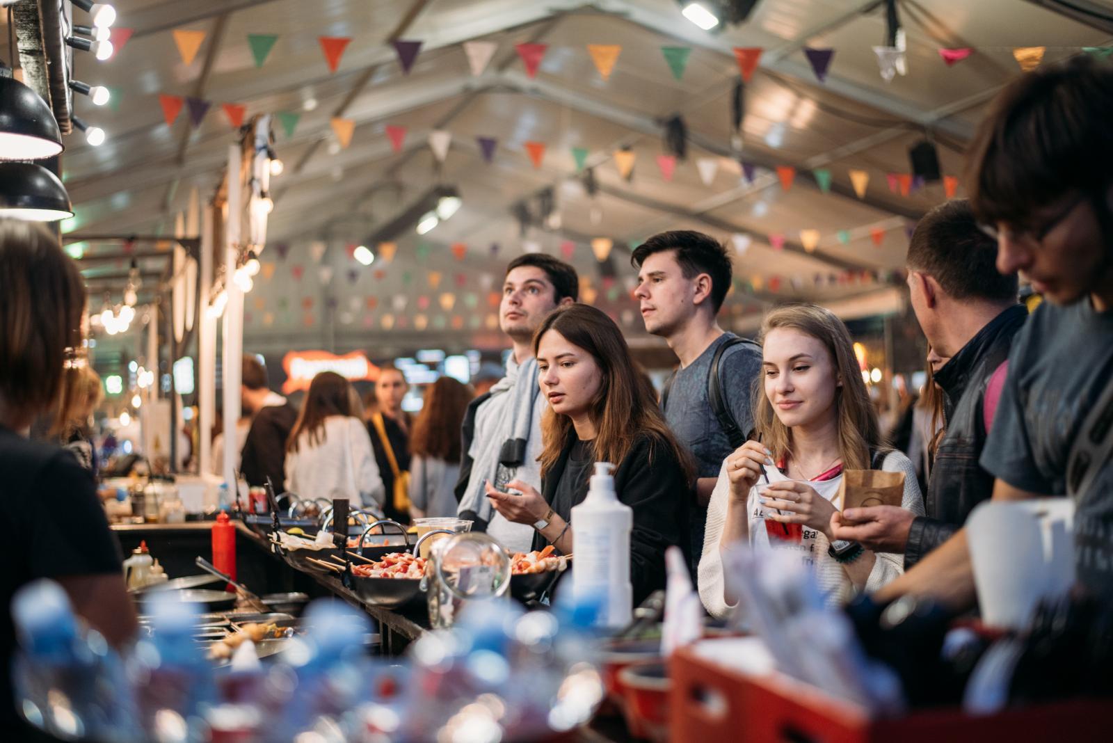 Елтон Джон, індійська їжа і чудеса: що чекає на гостей Кураж Night Market India