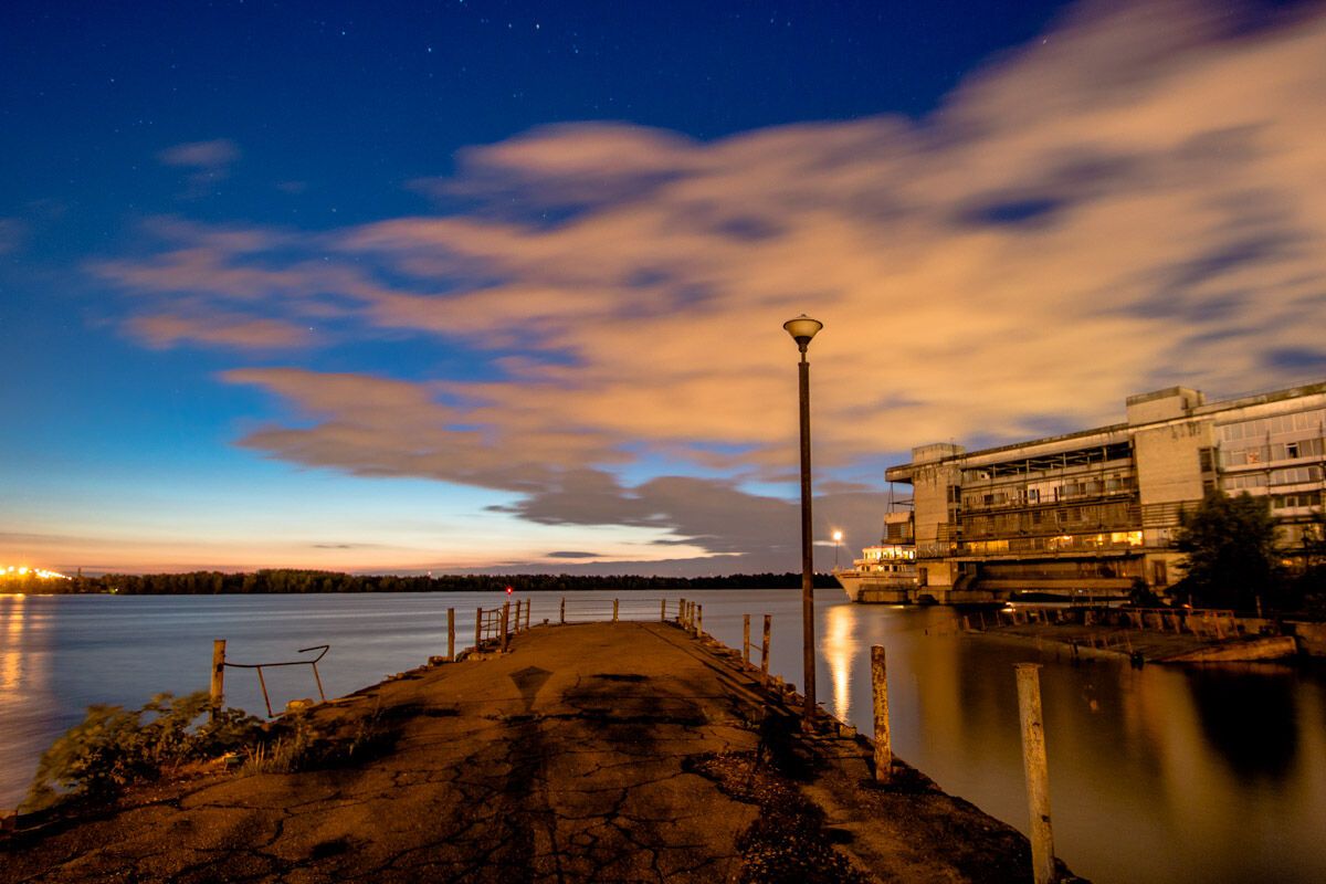 Річковий порт Дніпра вночі: неймовірні фото