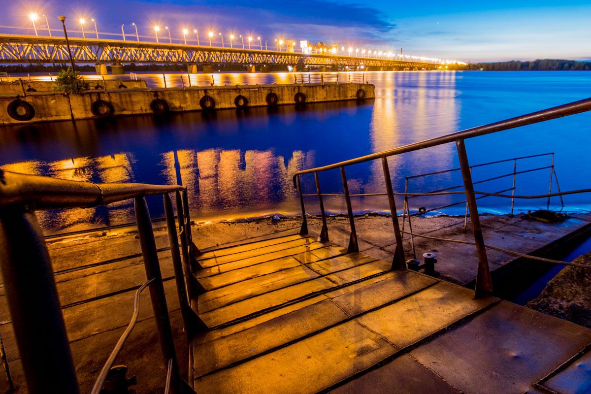 Речной порт Днепра ночью: невероятные фото 