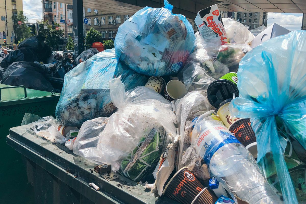 "Лига звезд" и склад отходов: появились фото беспредела в центре Киева