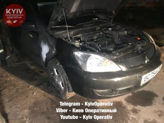 У Києві підпалили автомобіль журналіста і залишили послання