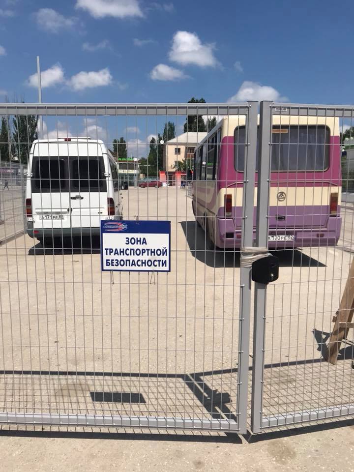 Не курорт, а зона: блогер показал, во что оккупанты превратили Крым