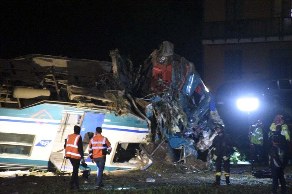 В Італії потяг зіткнувся з вантажівкою: є жертви