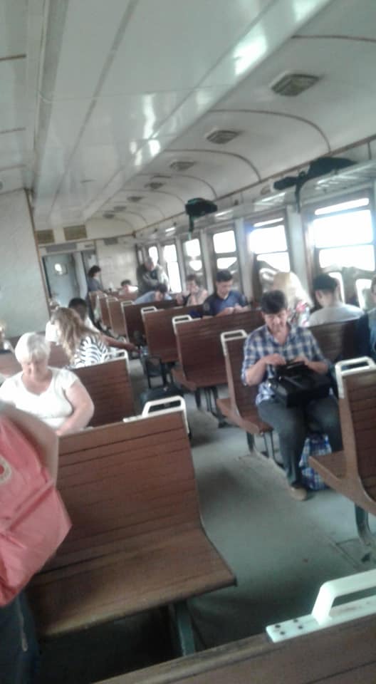 "Таких гробов еще не видела!" Пассажиров возмутила поездка в украинской электричке