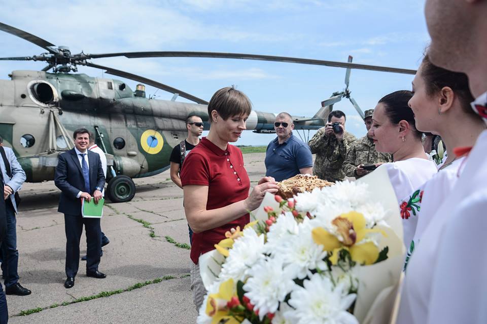 Президент страны Евросоюза засветилась на Донбассе