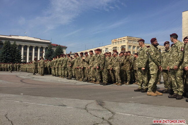 В Житомире трогательно встретили защитников Украины: яркие фото и видео