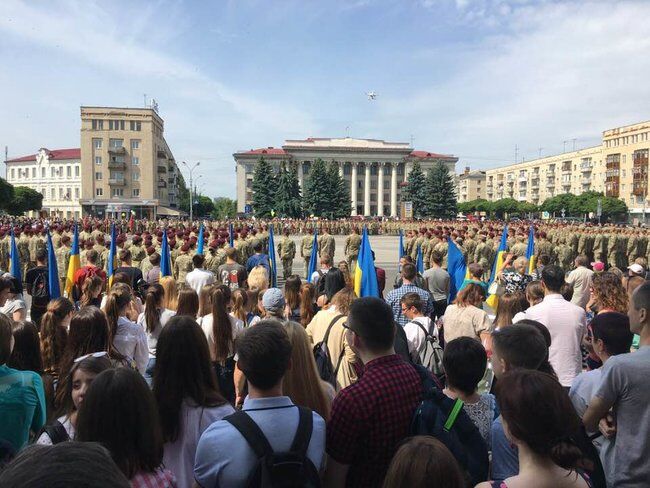 В Житомире трогательно встретили защитников Украины: яркие фото и видео