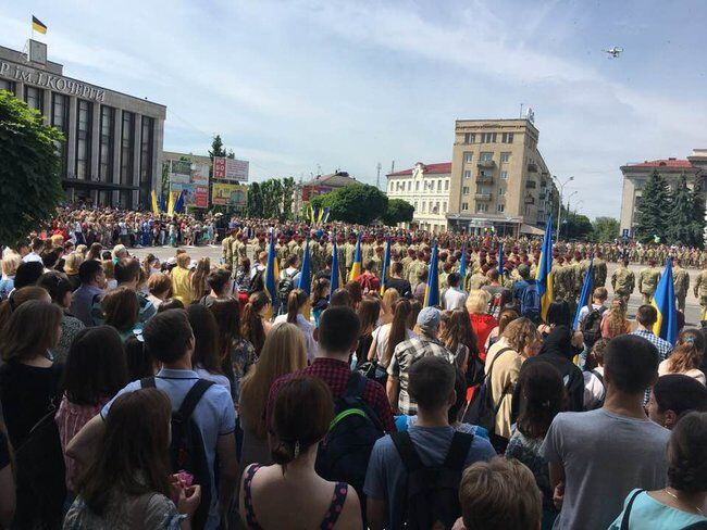 В Житомире трогательно встретили защитников Украины: яркие фото и видео