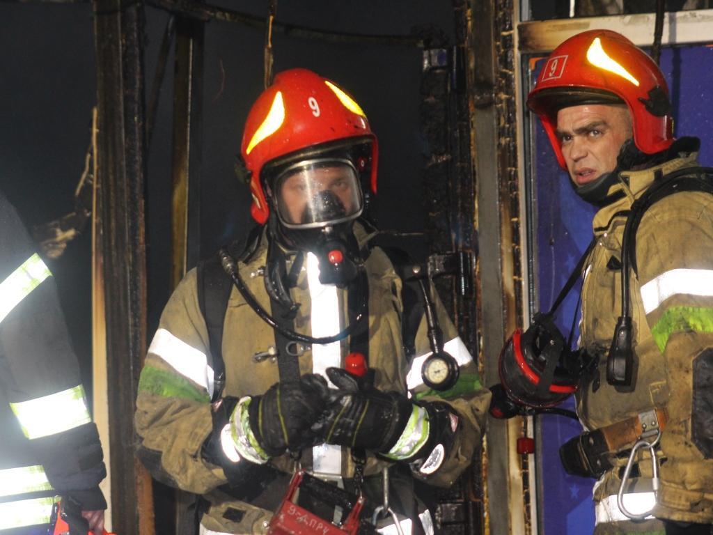 Горіло як піротехніка: у Києві на ринку спалахнула масштабна пожежа