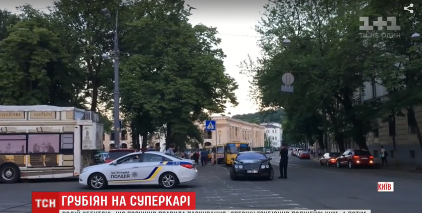 В Киеве автохам на Bentley крыл матом и крутил дули