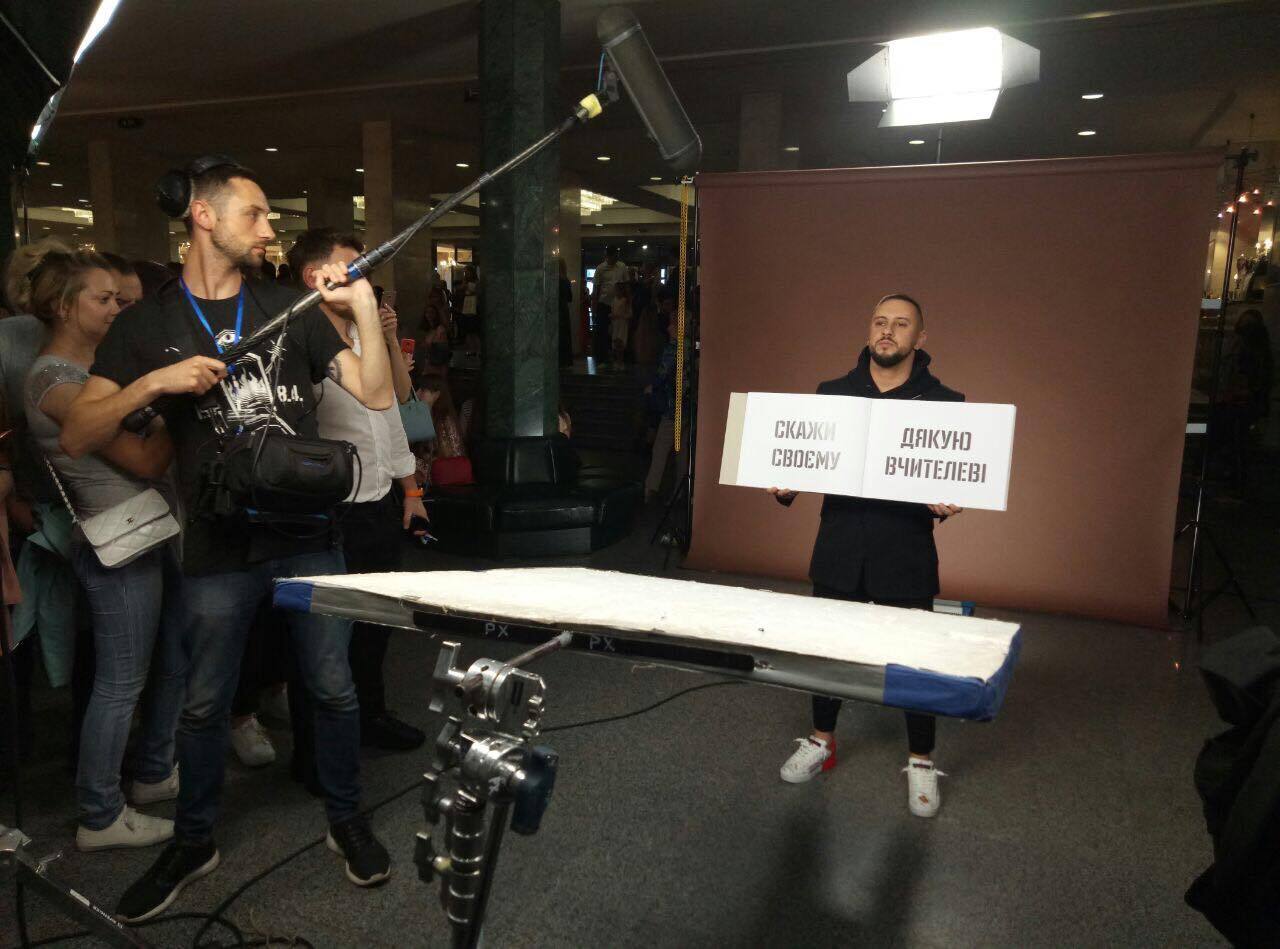 Маша Ефросинина, Джамала, Монатик и другие украинские звезды призывают поблагодарить своих учителей