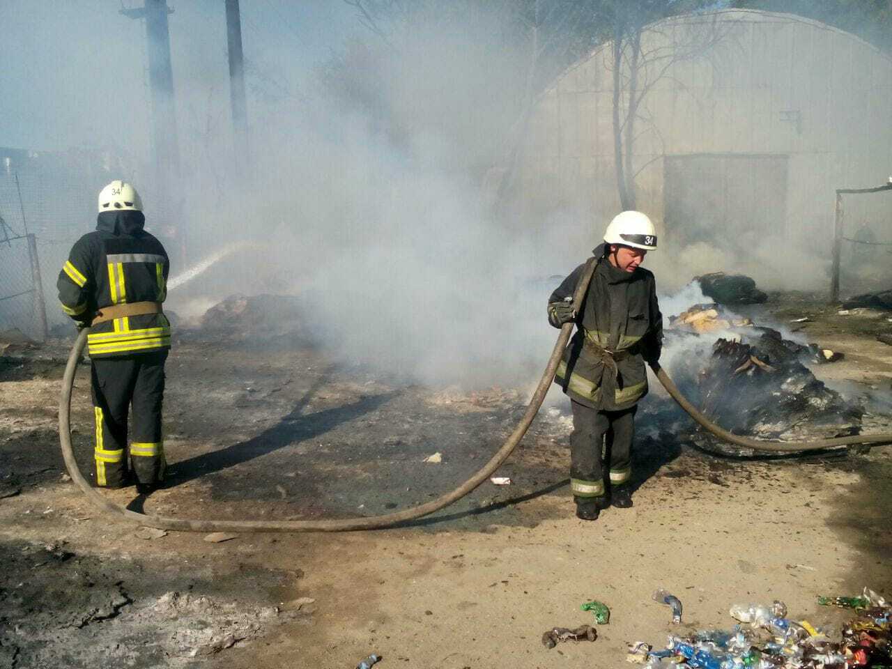 Під Києвом горів склад: всі подробиці