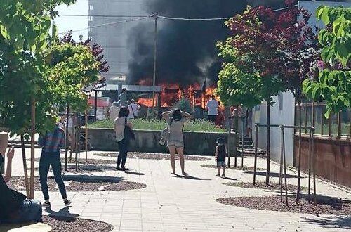 Вогонь повністю знищив маршрутку у Львові: з'явилися фото і відео
