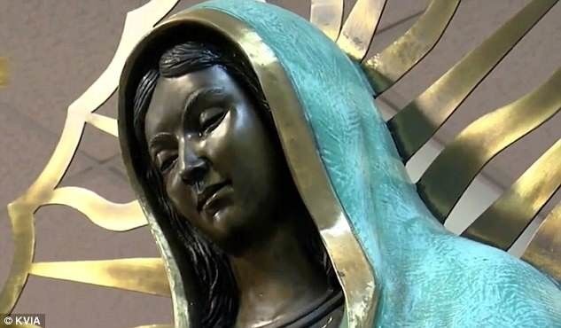 Слезы пахнут розами: в США замироточила статуя Девы Марии. Видеофакт