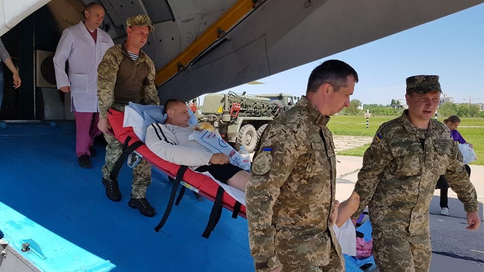 Впервые с 2017 года: в Одессу эвакуировали тяжелораненных бойцов ВСУ