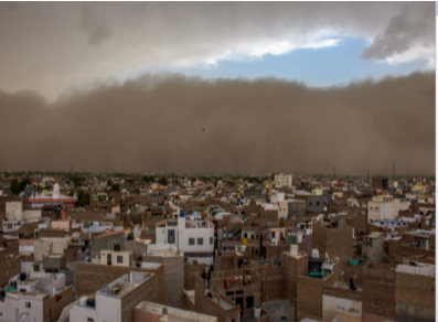 В Индии песчаная буря убила десятки человек