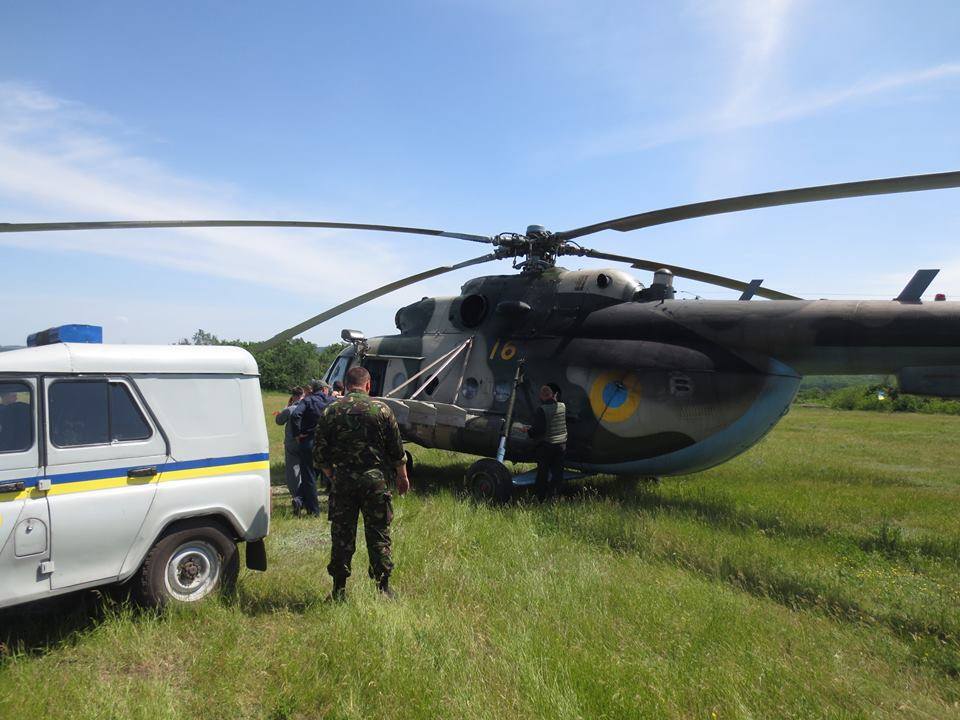 Вертолет генерала Кульчицкого, в который из-за перегруженности не сел Аркадий Бабченко и который через два часа после того, как было сделано это фото, сбили террористы