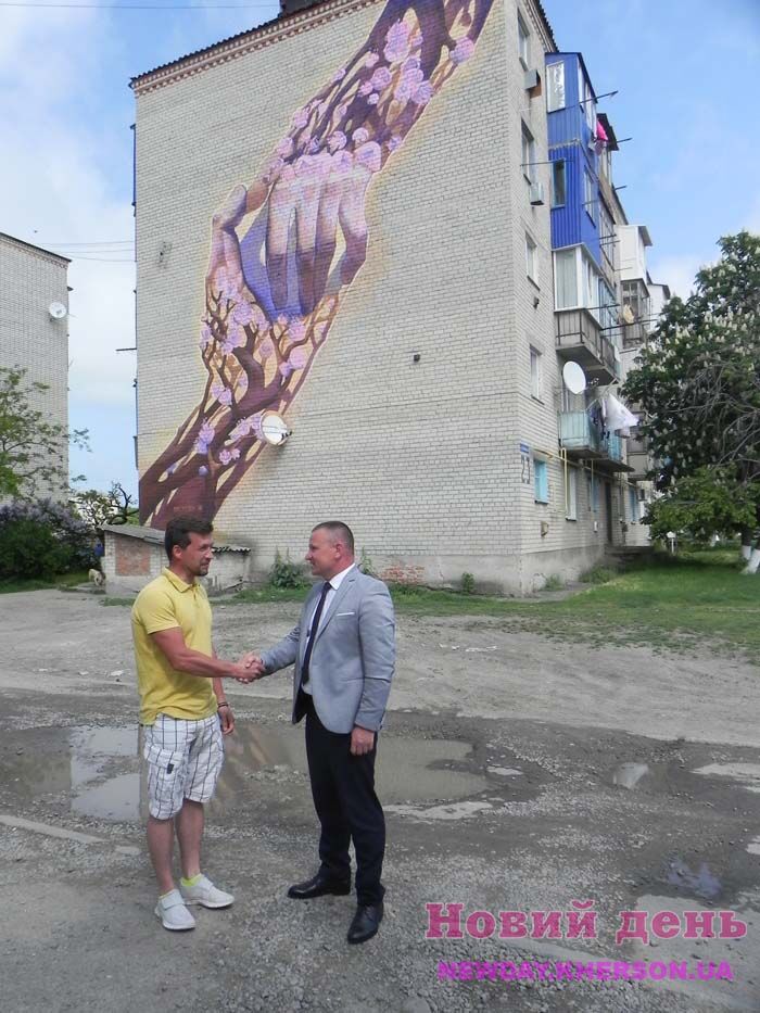Объединил Украину: художник из Харькова создал необычные муралы в четырех городах 