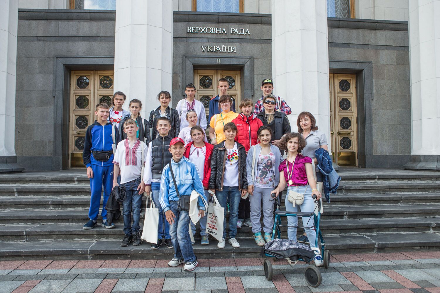 "Вони зачепили мене": Рибалка зробив подарунок дітям з Луганщини
