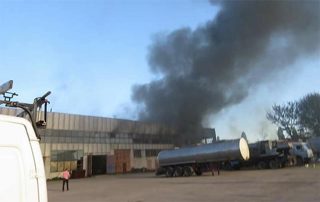 Масштабный пожар на складе под Киевом: в полиции рассказали, что произошло