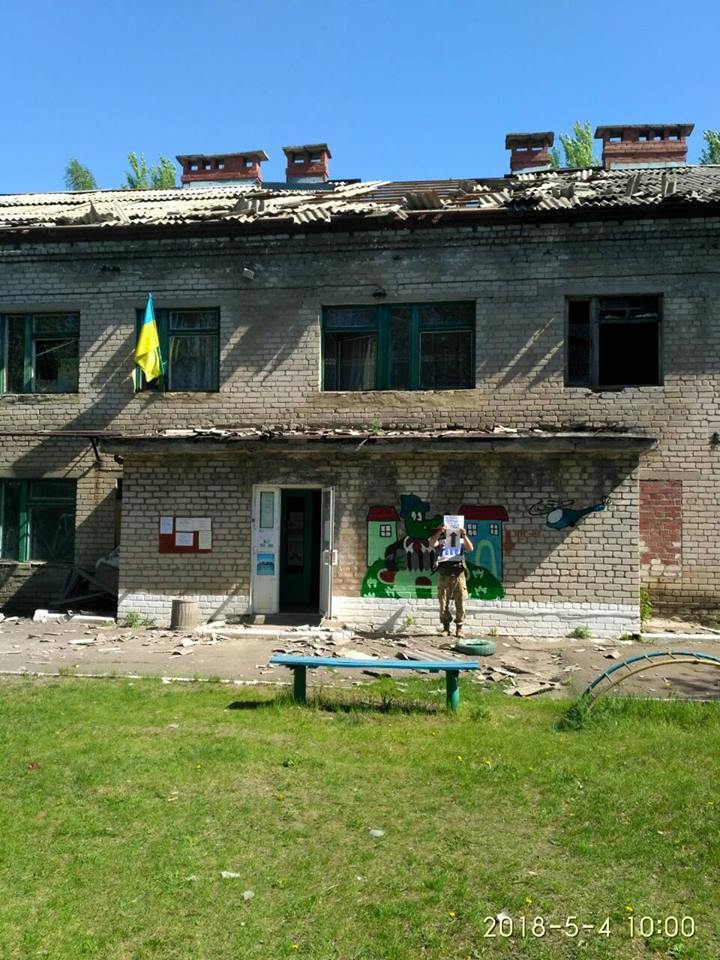 Боевики "ДНР" обстреляли жилые дома: фото разрушений
