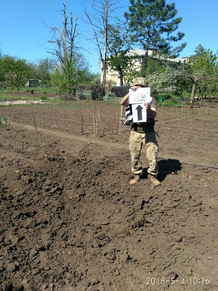 Терористи "ДНР" обстріляли житлові будинки Майорська: з'явилися фото руйнувань