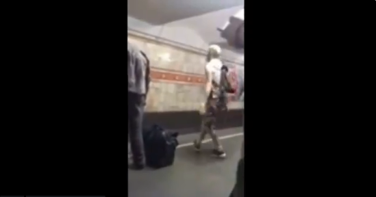 В киевском метро показали танцующего экстремала 