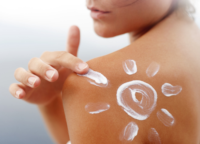 Эффективные бьюти-процедуры и уход за кожей летом: специалисты озвучили главные правила
