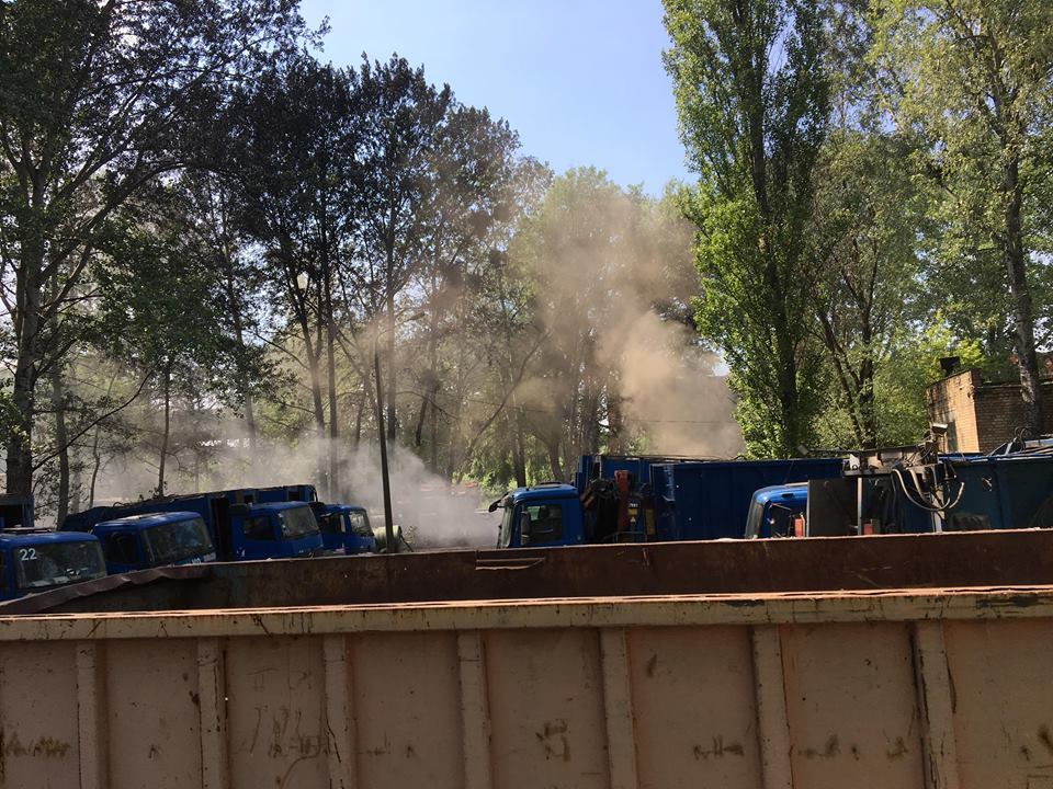 Уничтожены 54 авто: появились жуткие фото последствия пожара в Киеве