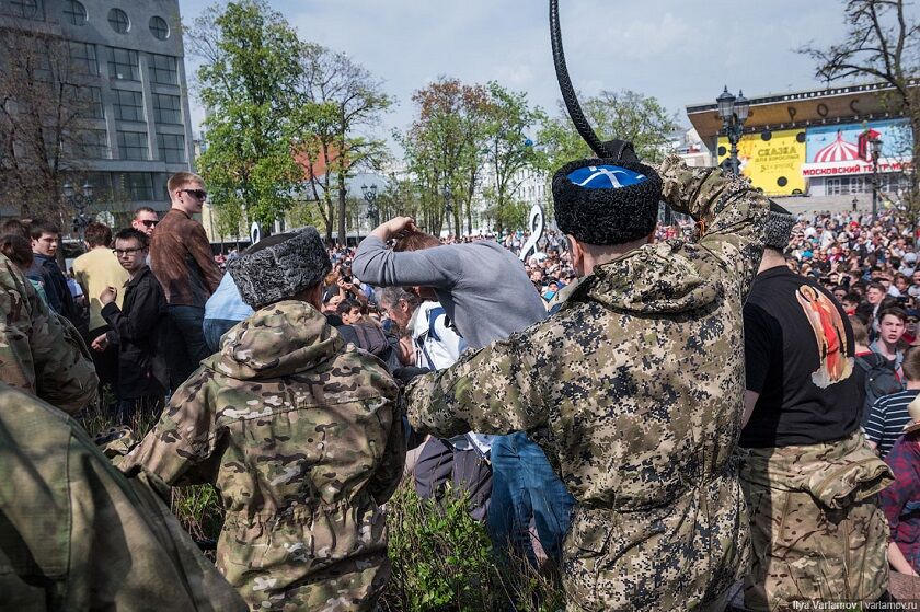 Казаки из Крыма разгоняли митинг в Москве