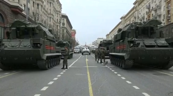У центр Москви стягнули військову техніку: усі подробиці