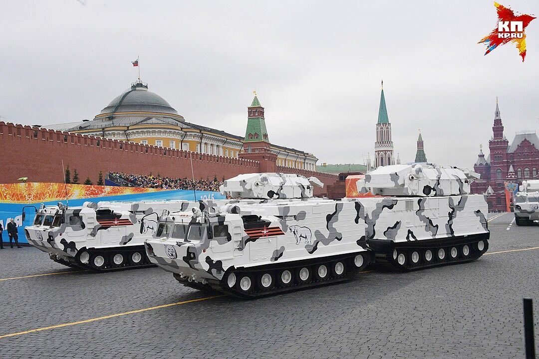 В центр Москвы стянули военную технику: все подробности