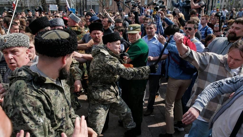 "Готовий йти до кінця": Портников пояснив появу "тітушок" на антипутінському мітингу