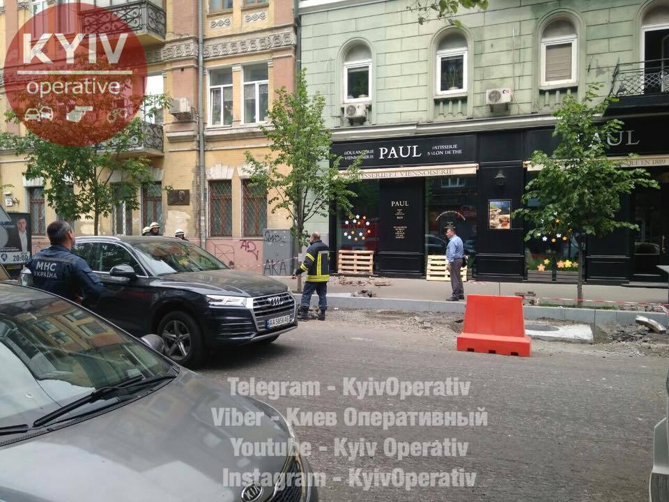 В центре Киева обрушился фасад дома