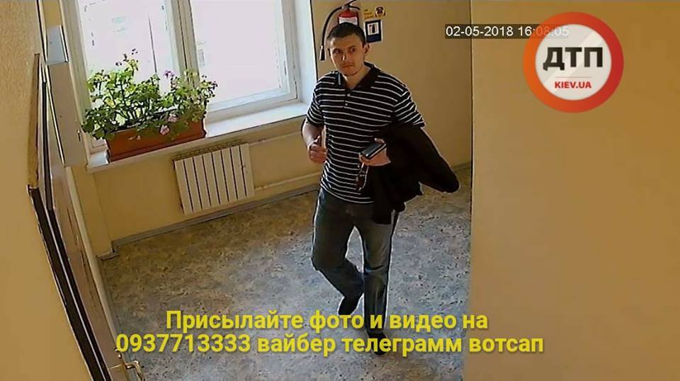 Украл за 13 секунд: в Киеве на камерах "засветился" вор, орудующий в офисах 