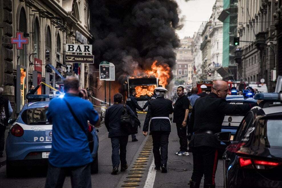 В Риме взорвался пассажирский автобус: фото и видео ЧП