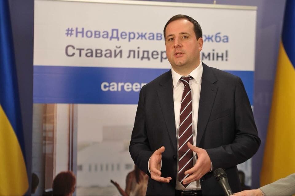 Про нові дороги та мінімалку в п'ять тисяч: інтерв'ю з міністром Саєнко