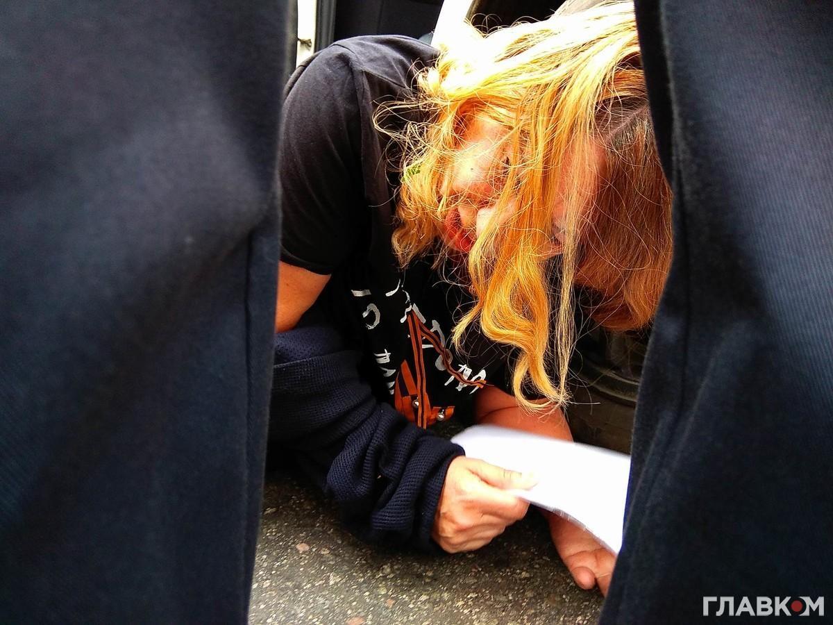 У Києві затримали матір загиблої регіоналки Бережної: фото з місця подій