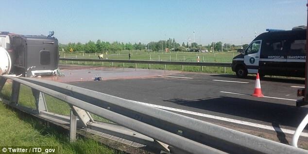 В Польше дорогу залило шоколадом после ДТП