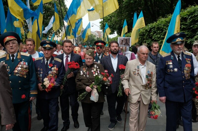 Депутати "Відродження" привітали ветеранів із Днем перемоги
