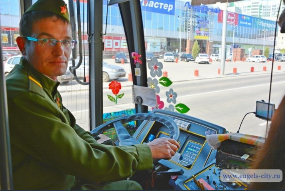 "Просто морок!" У Росії запустили тролейбус з могилою Невідомому солдату