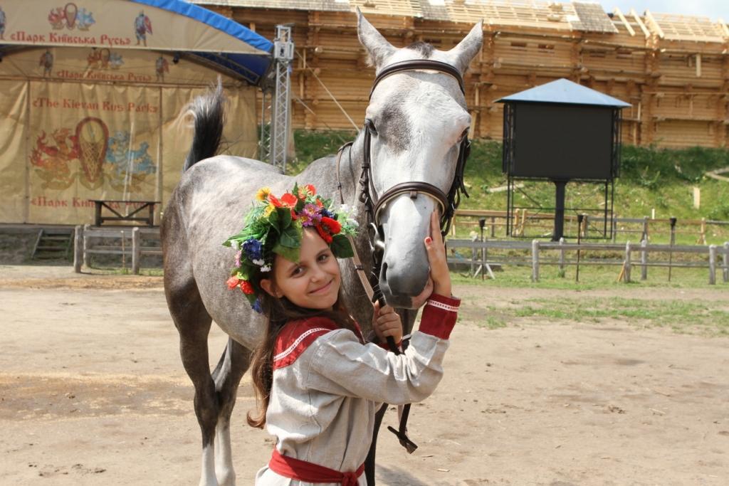 Под Киевом состоится показ уникальной коллекции лошадей и пройдет фестиваль детского и молодежного творчества "Славница"